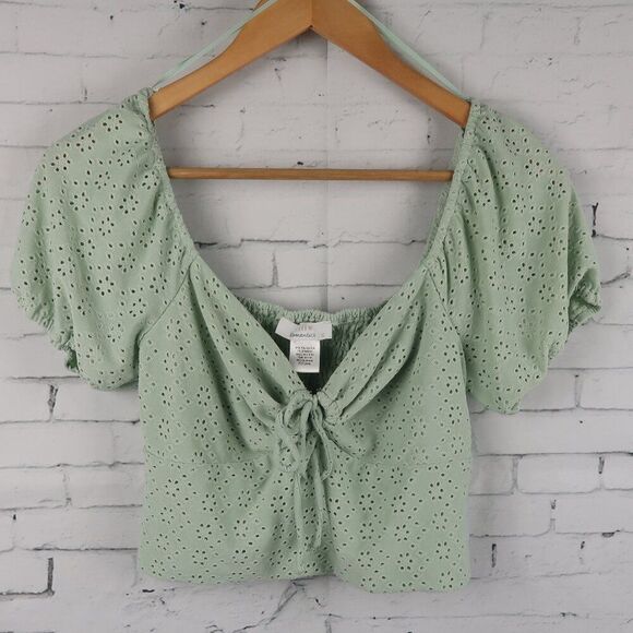 URBAN ROMANTICS SEA FOAM GREEN EYELET BUBBLE SLEEVE V NECK CROP TOP SIZE LARGE - Picture 1 of 6